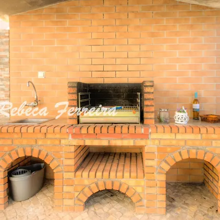 Grace - 5 Bedroom With Swimming Pool Вилла *