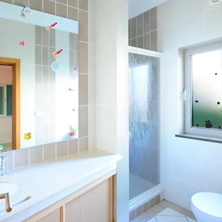 Grace - 5 Bedroom With Swimming Pool