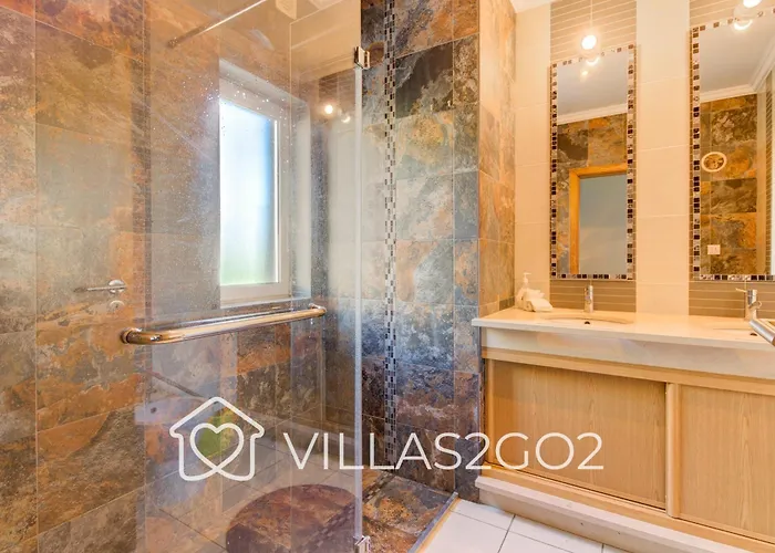 Villa Grace - 5 Bedroom With Swimming Pool *