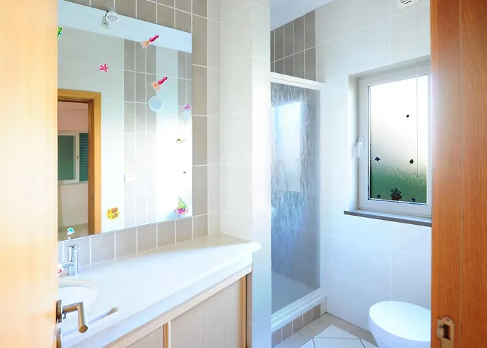 Grace - 5 Bedroom With Swimming Pool